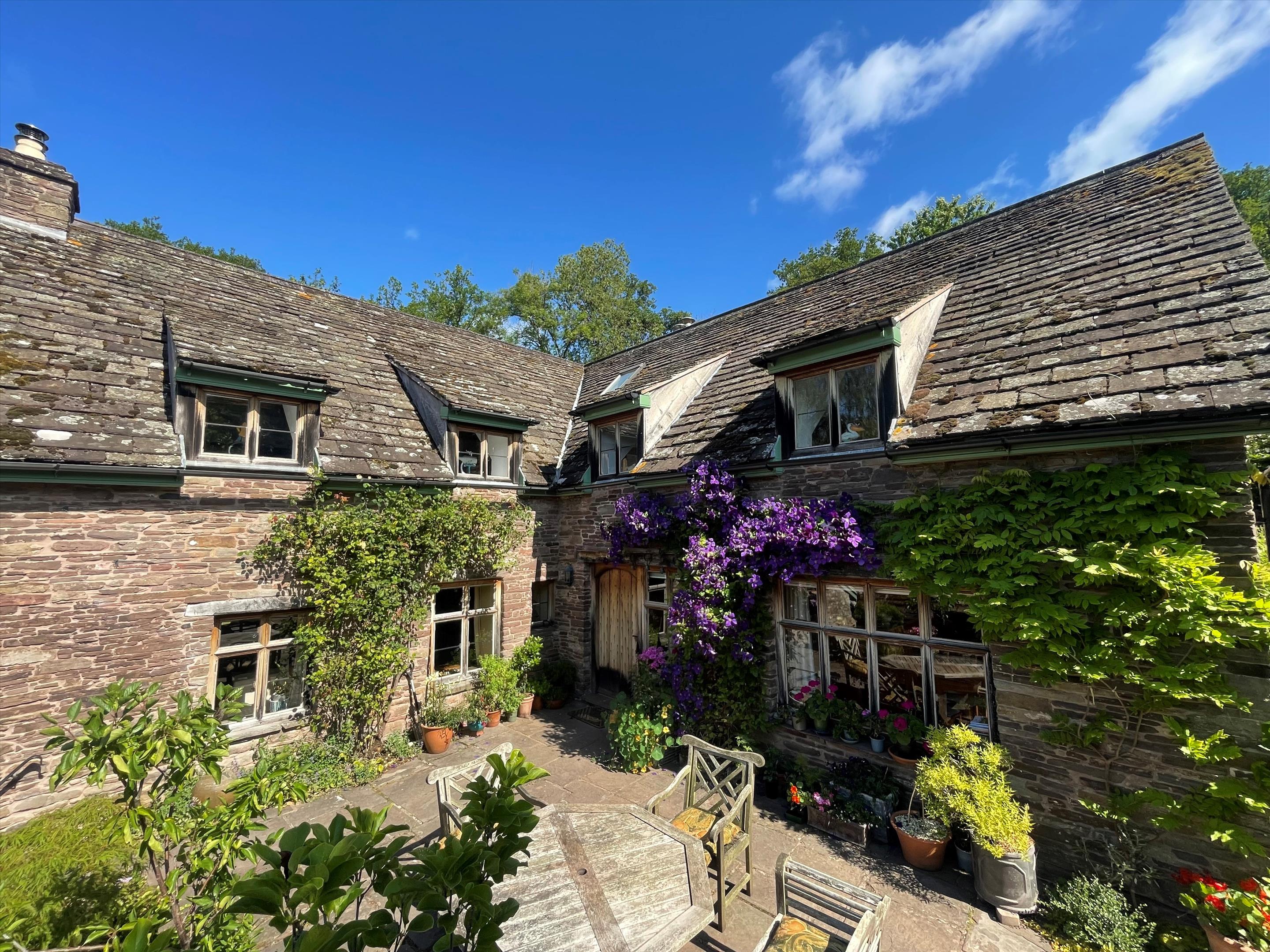 5 bedroom detached house for sale 0