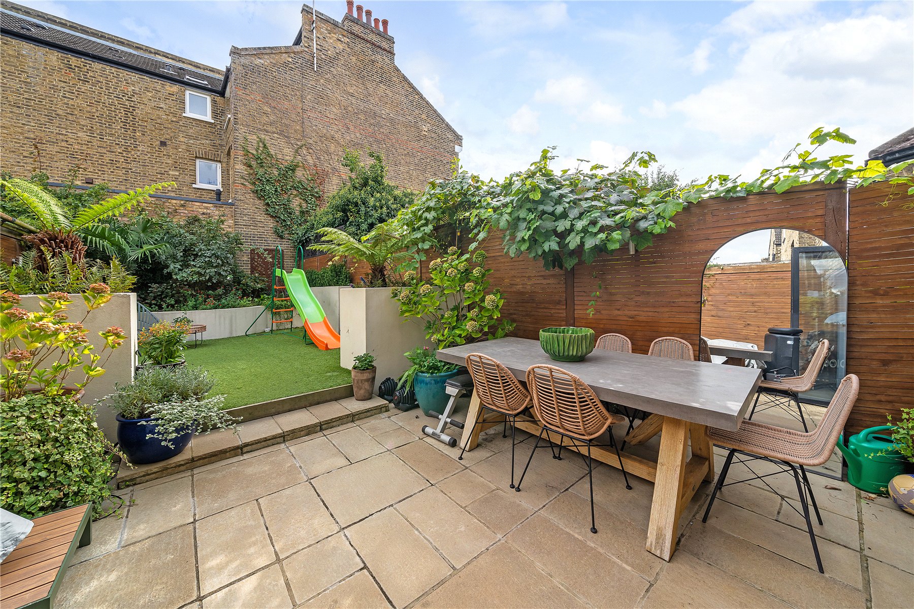 4 bedroom terraced house for sale 0