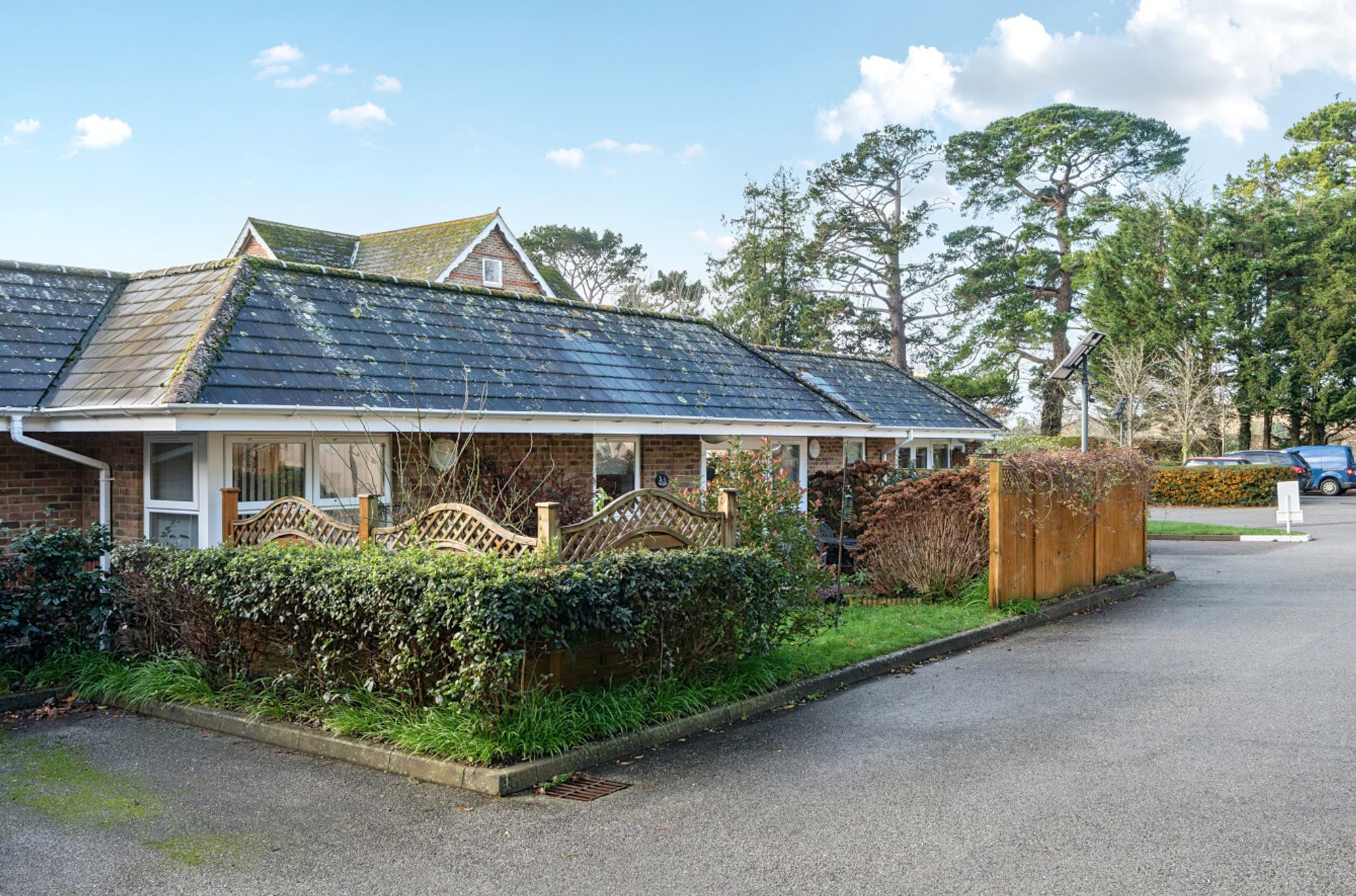 3 Claremont Gardens Fontwell Avenue, Chichester photo 2