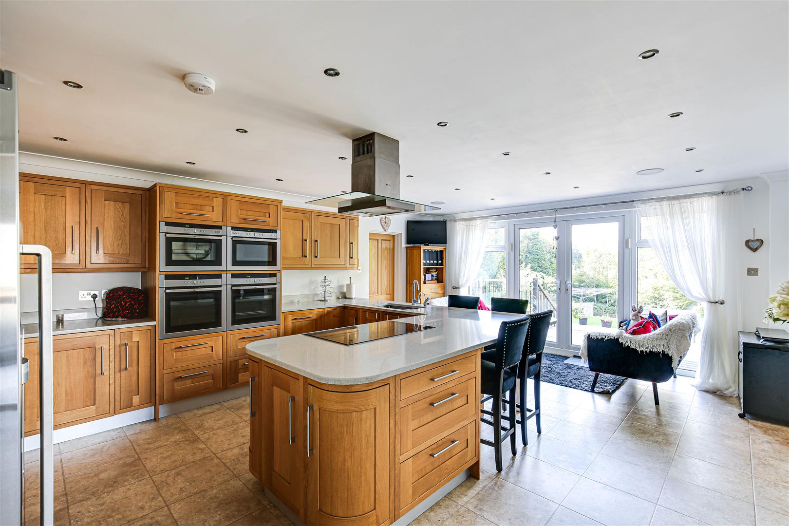 5 bedroom detached house for sale 0