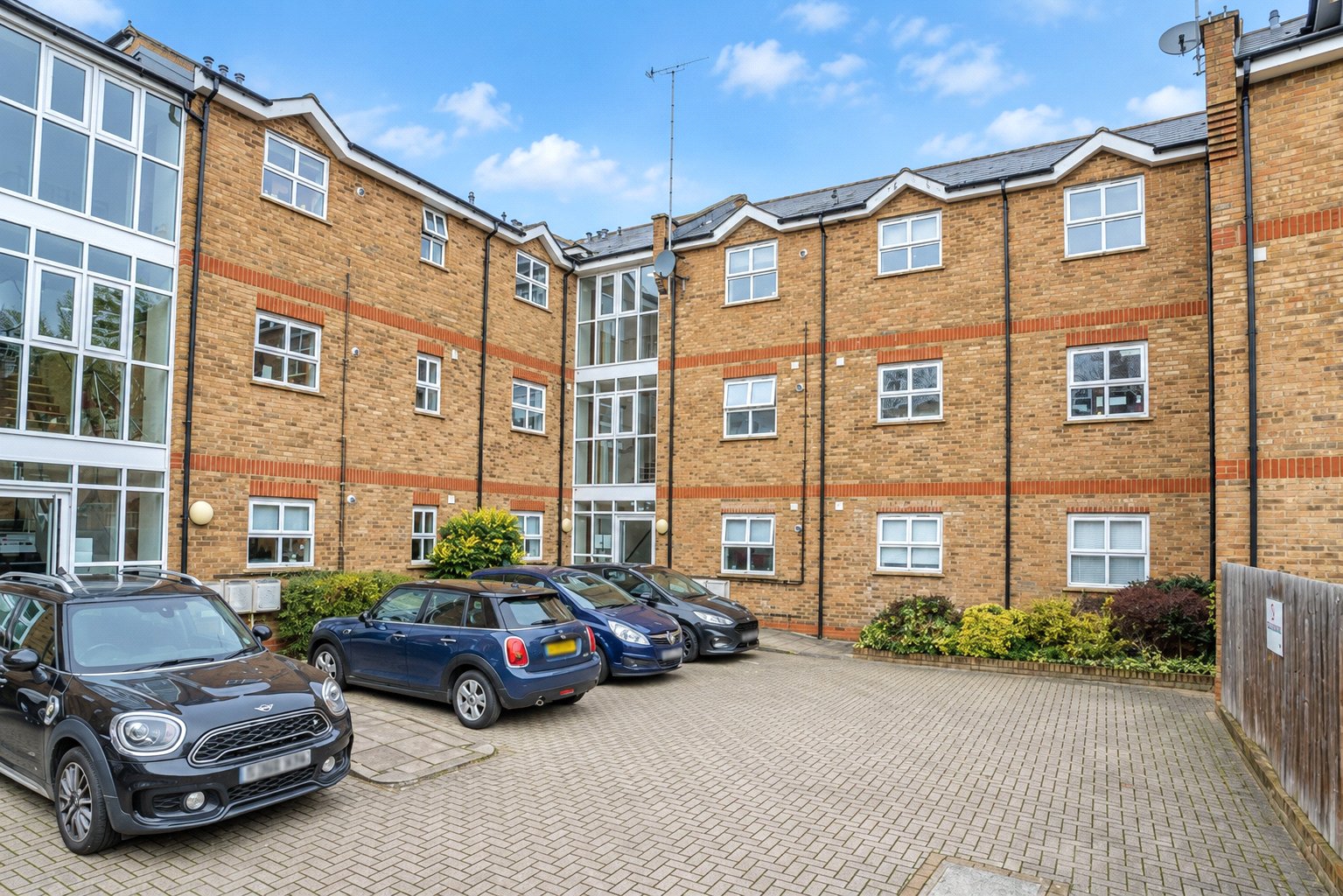 2, St Augustines Court, Bishops Stortford, Herts photo 3
