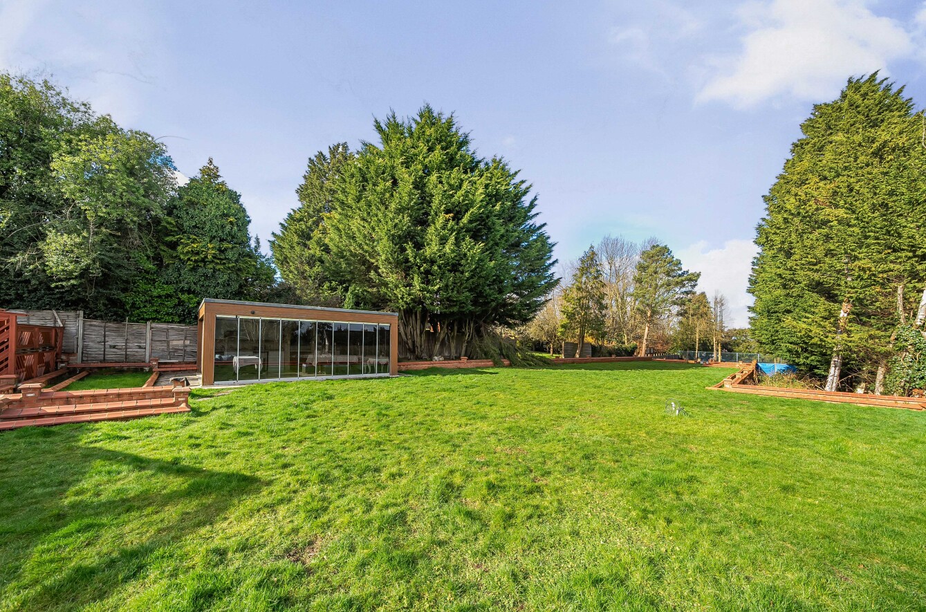 62, Totteridge Village, London photo 4