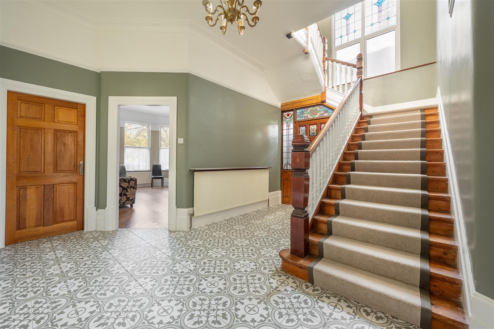 6 bedroom detached house for sale 0