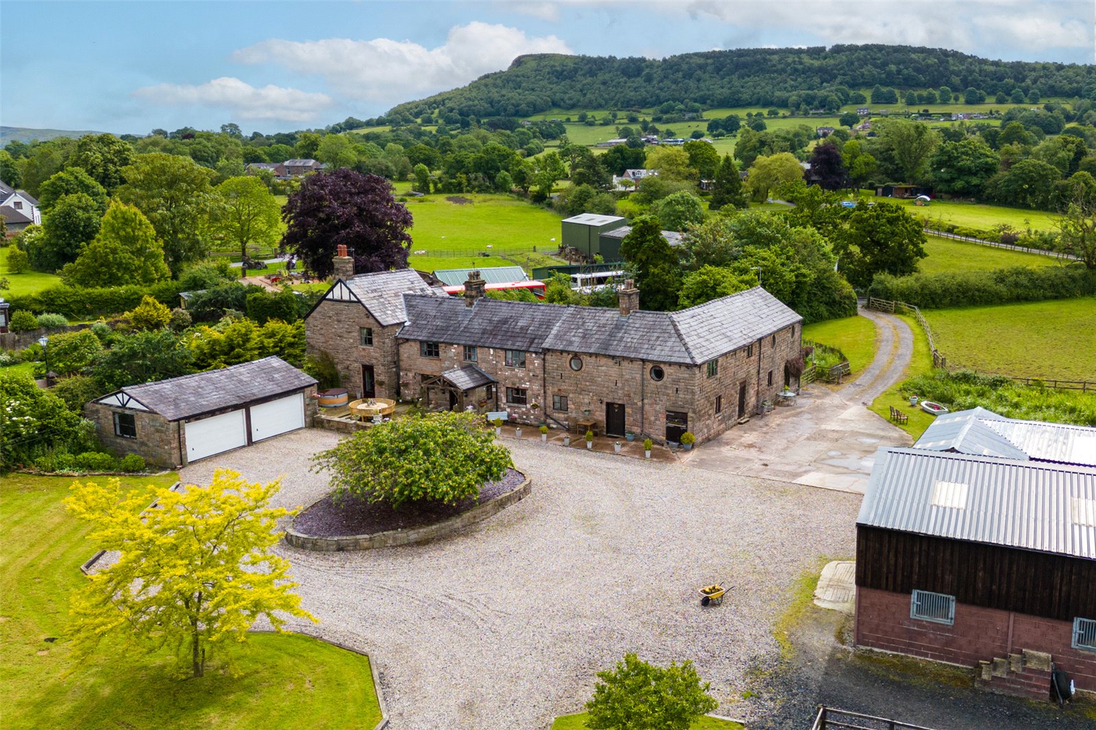 7 bedroom equestrian property for sale 0