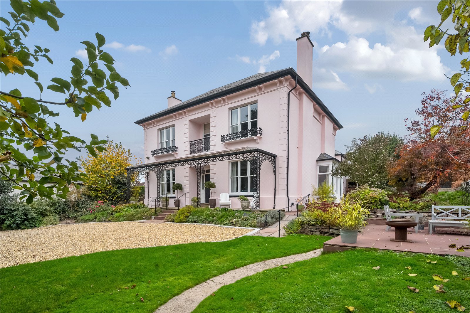 6 bedroom detached house for sale 0