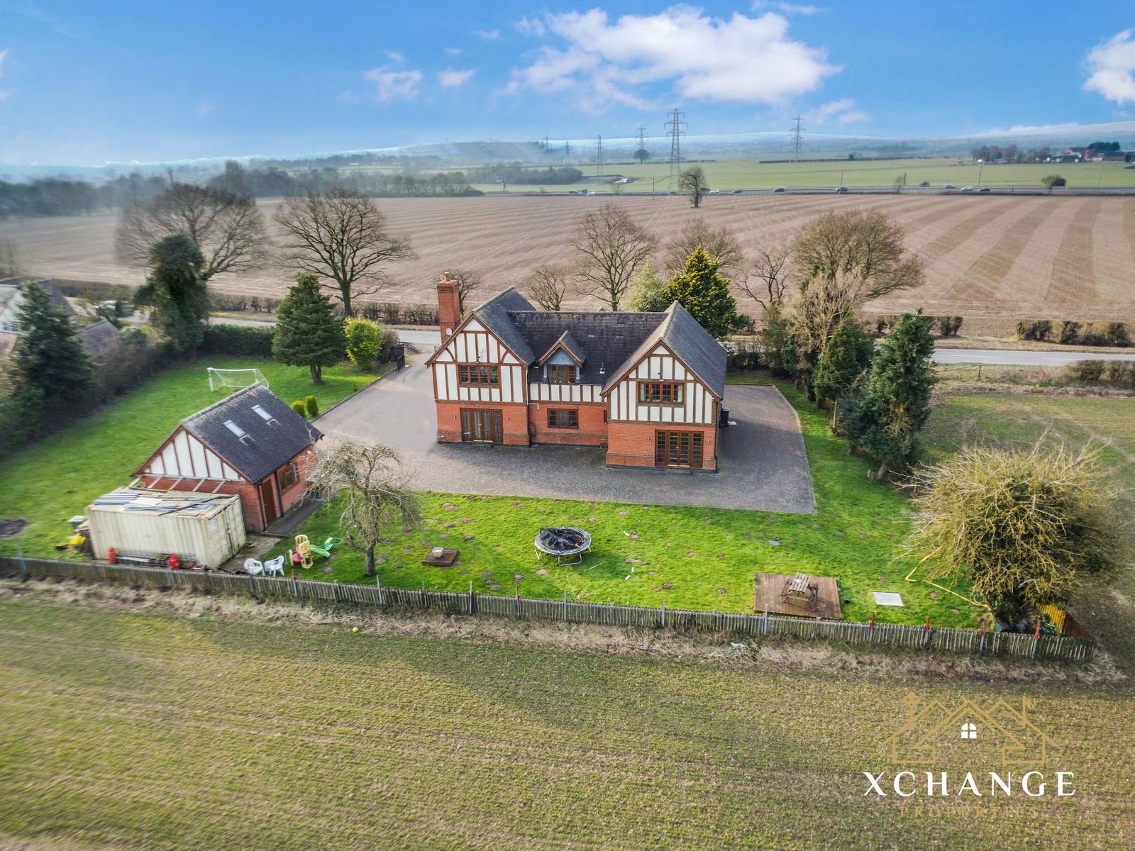 6 bedroom detached house for sale 0