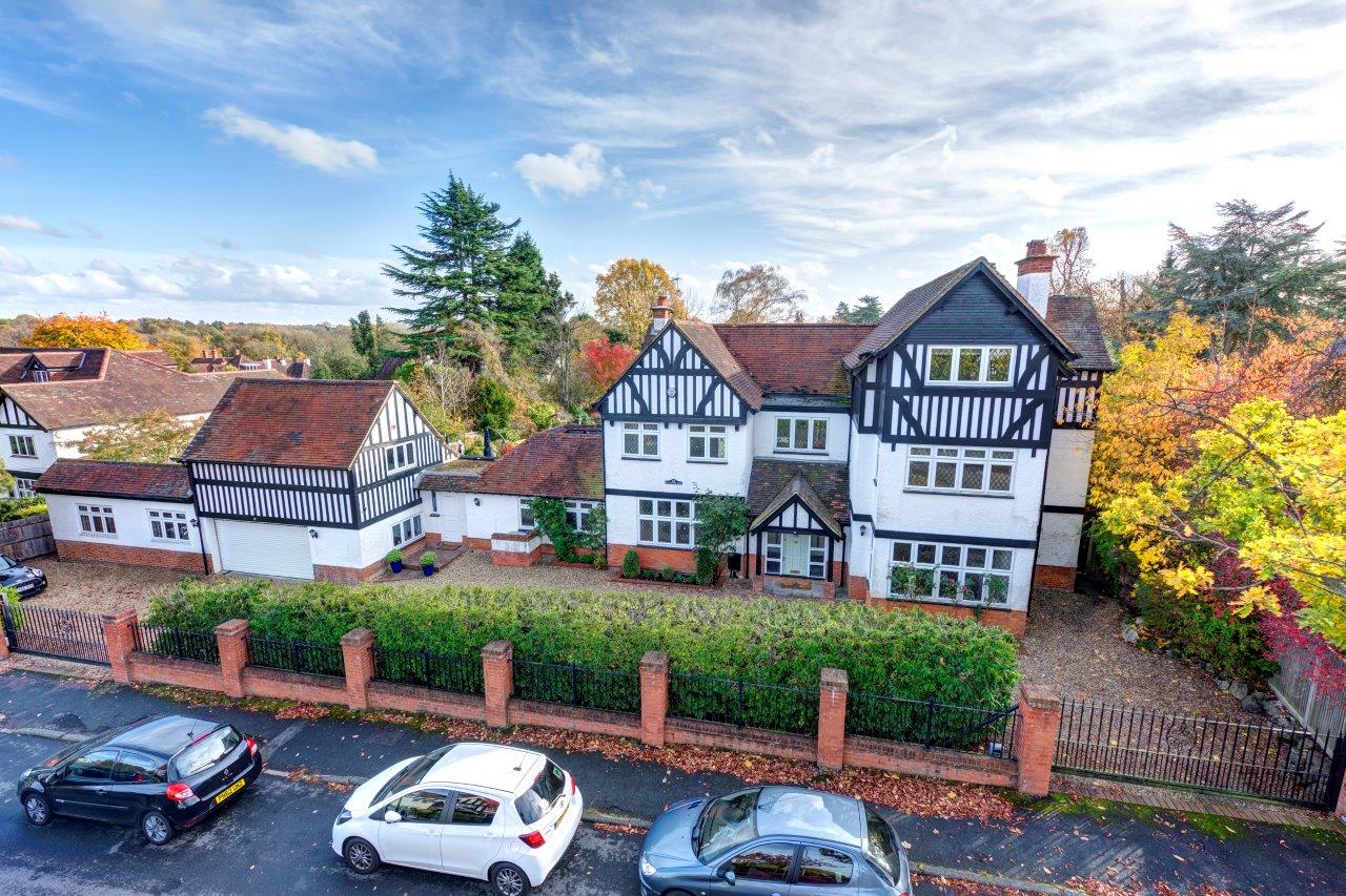 4 bedroom detached bungalow for sale in Woking