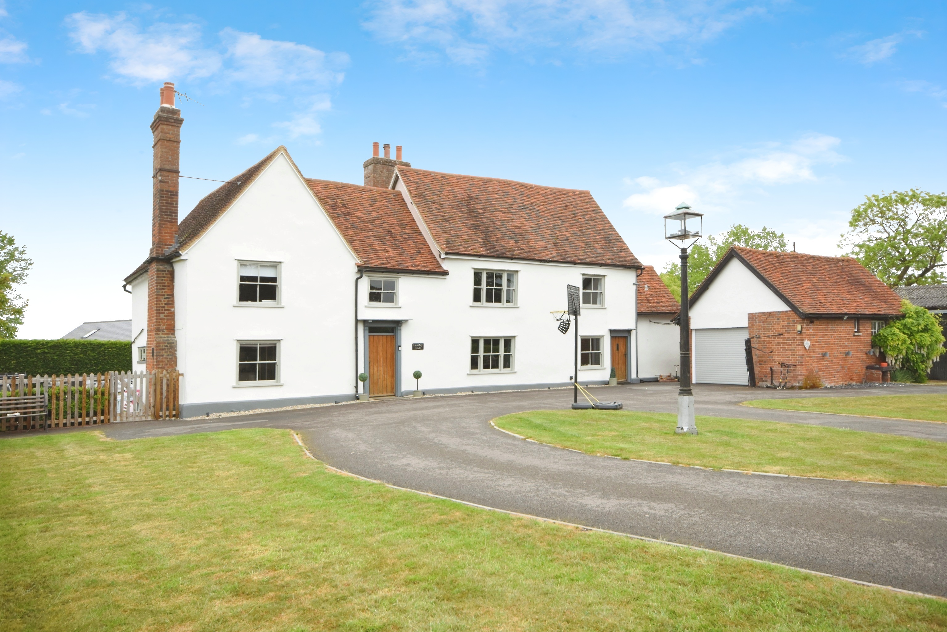 4 bedroom detached house for sale 0