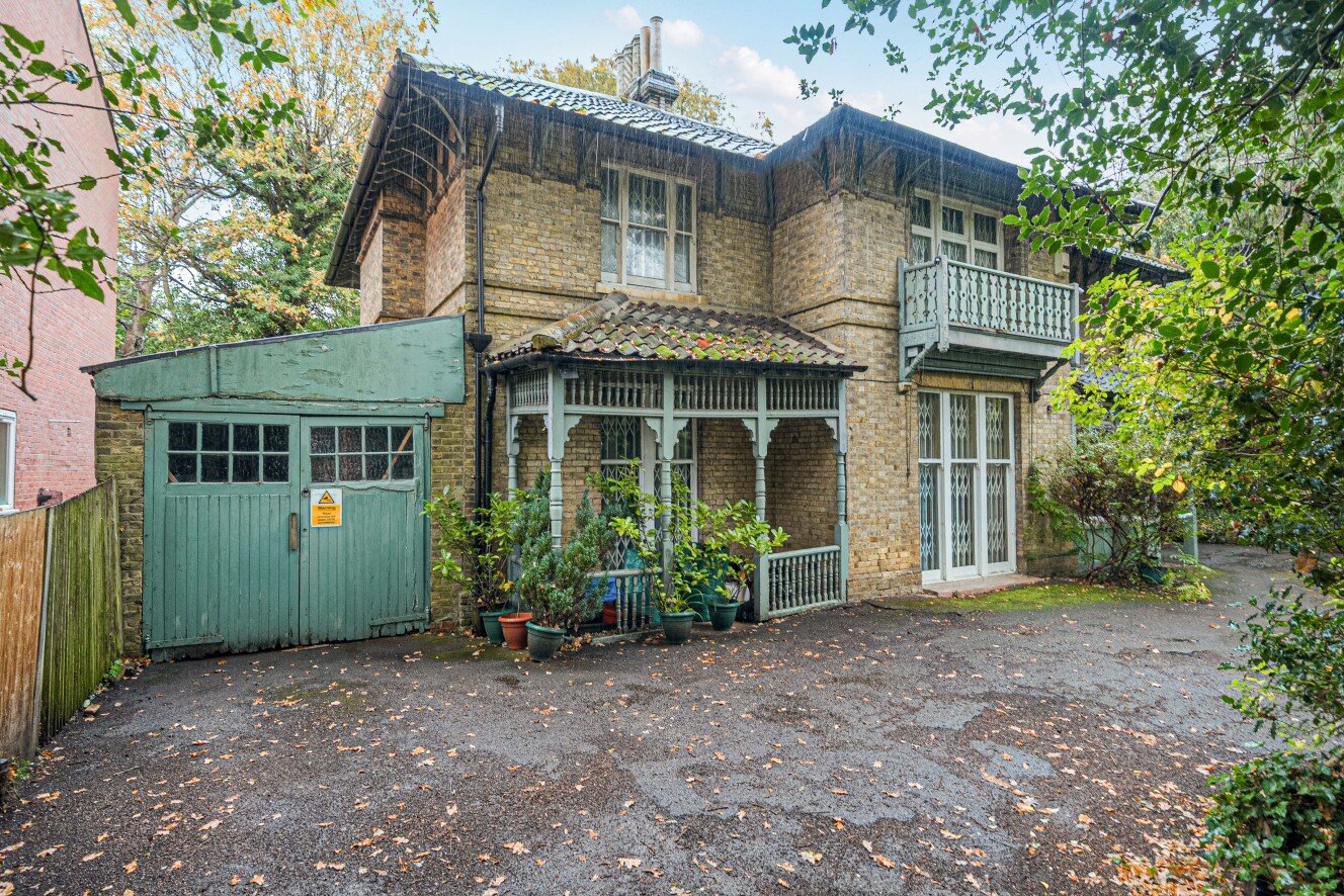 4 bedroom detached house for sale 0