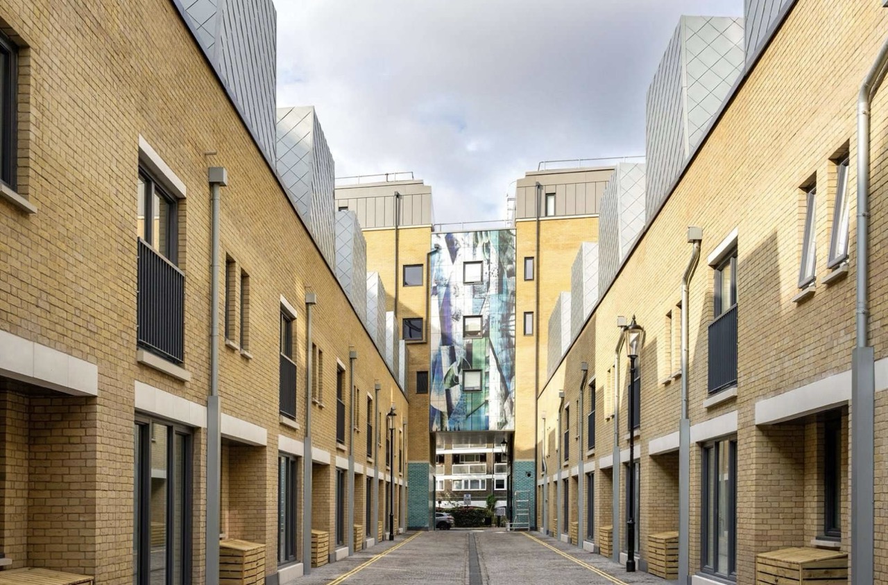 3 bedroom mews new house for sale 0