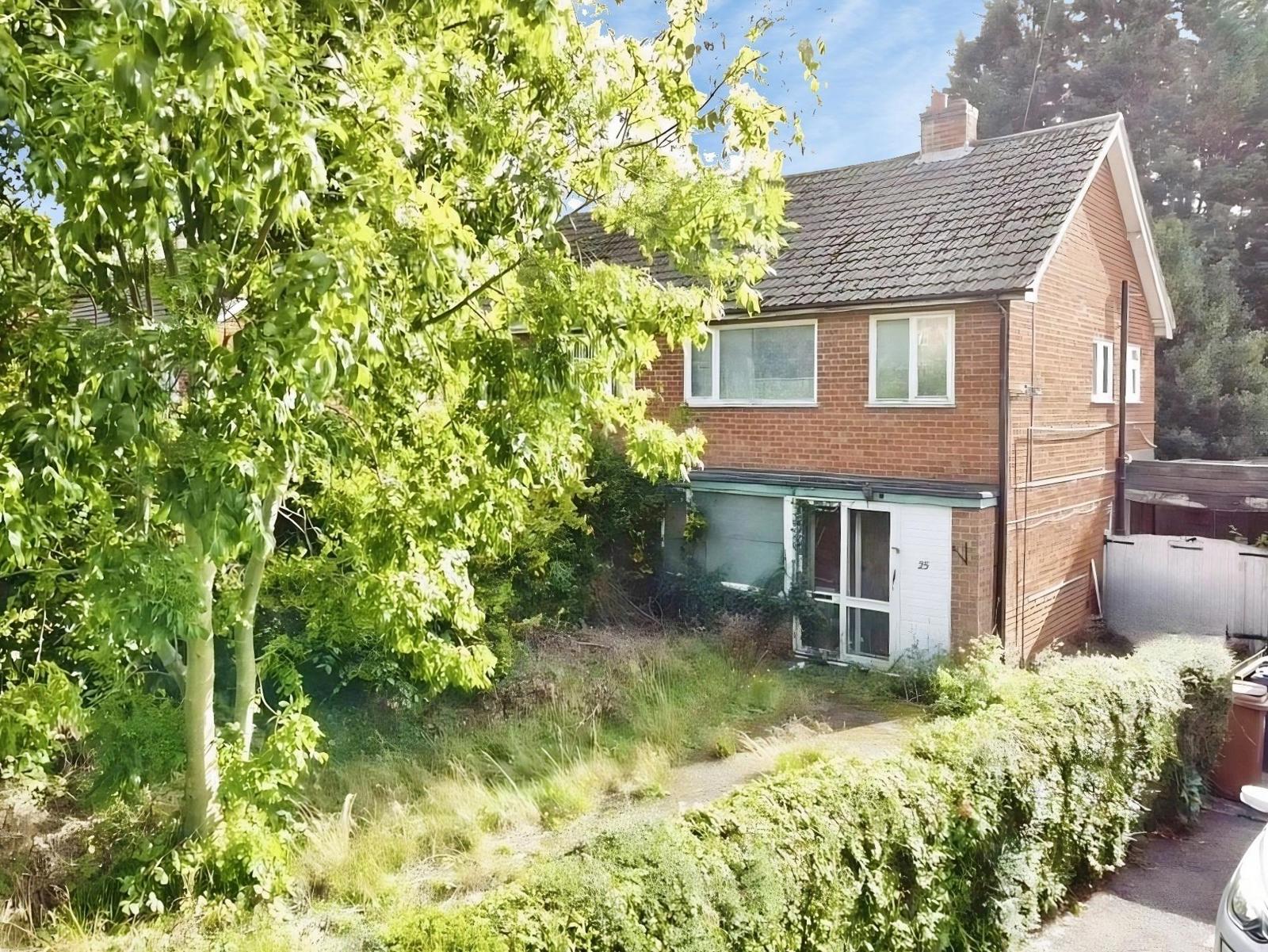 25, Hollycroft Crescent, Leicestershire photo 2