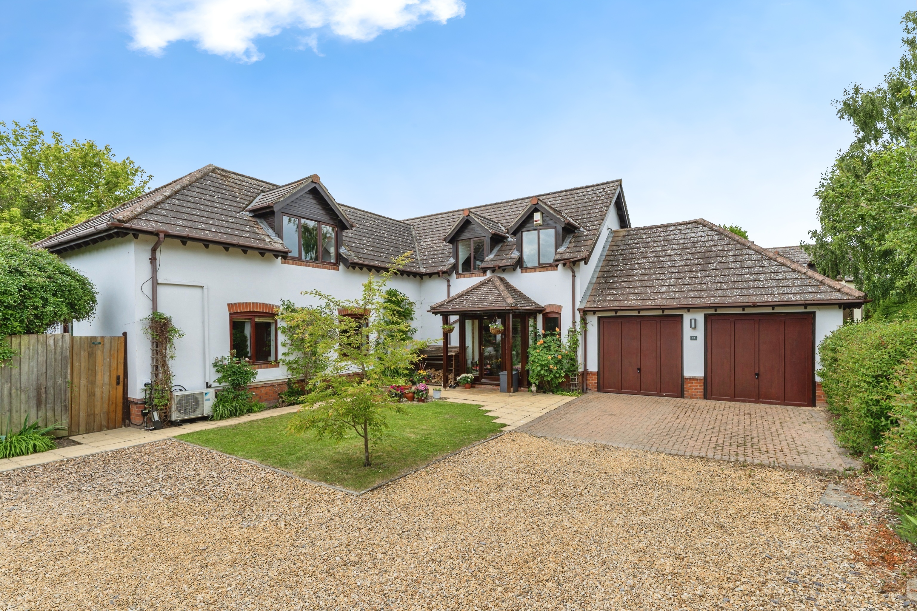 6 bedroom detached house for sale