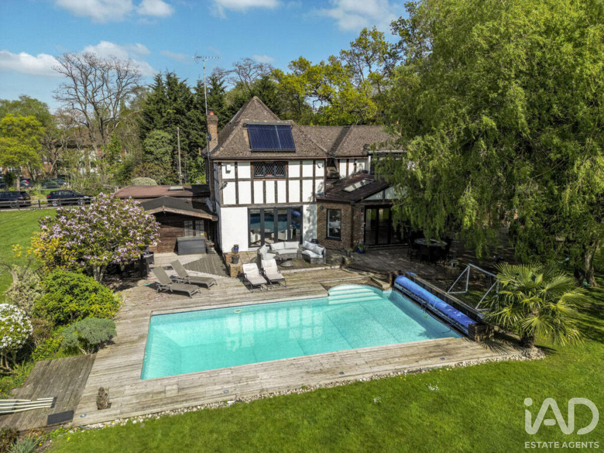 5 bedroom detached house for sale 0