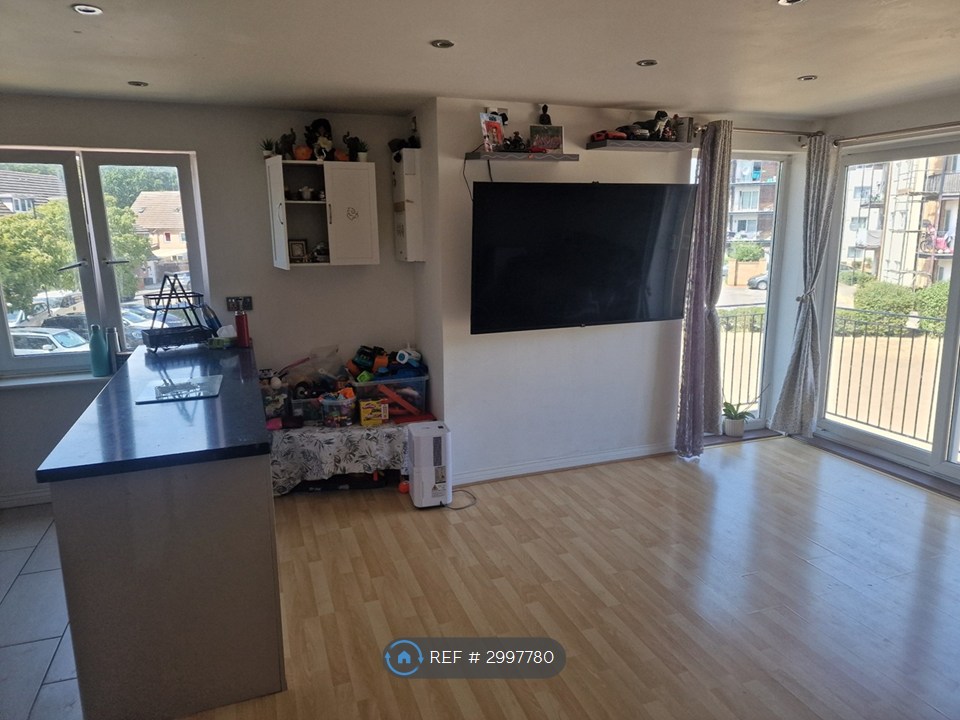 Blackburn Way, Hounslow photo 4