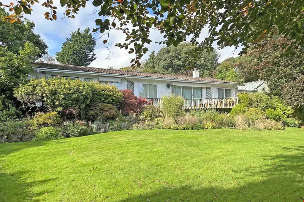 6 bedroom end terrace house for sale in London