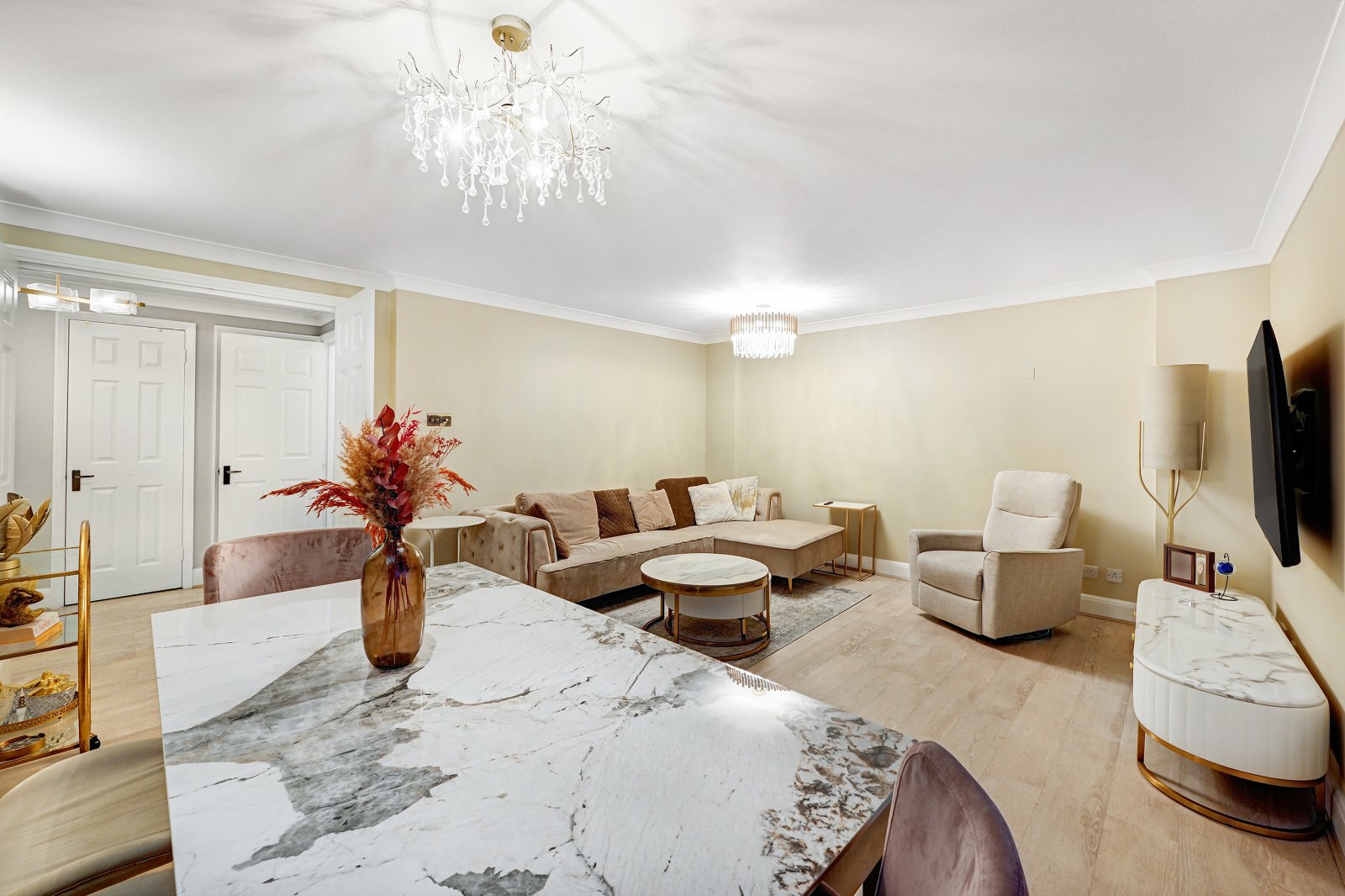 3 bedroom flat for sale 0