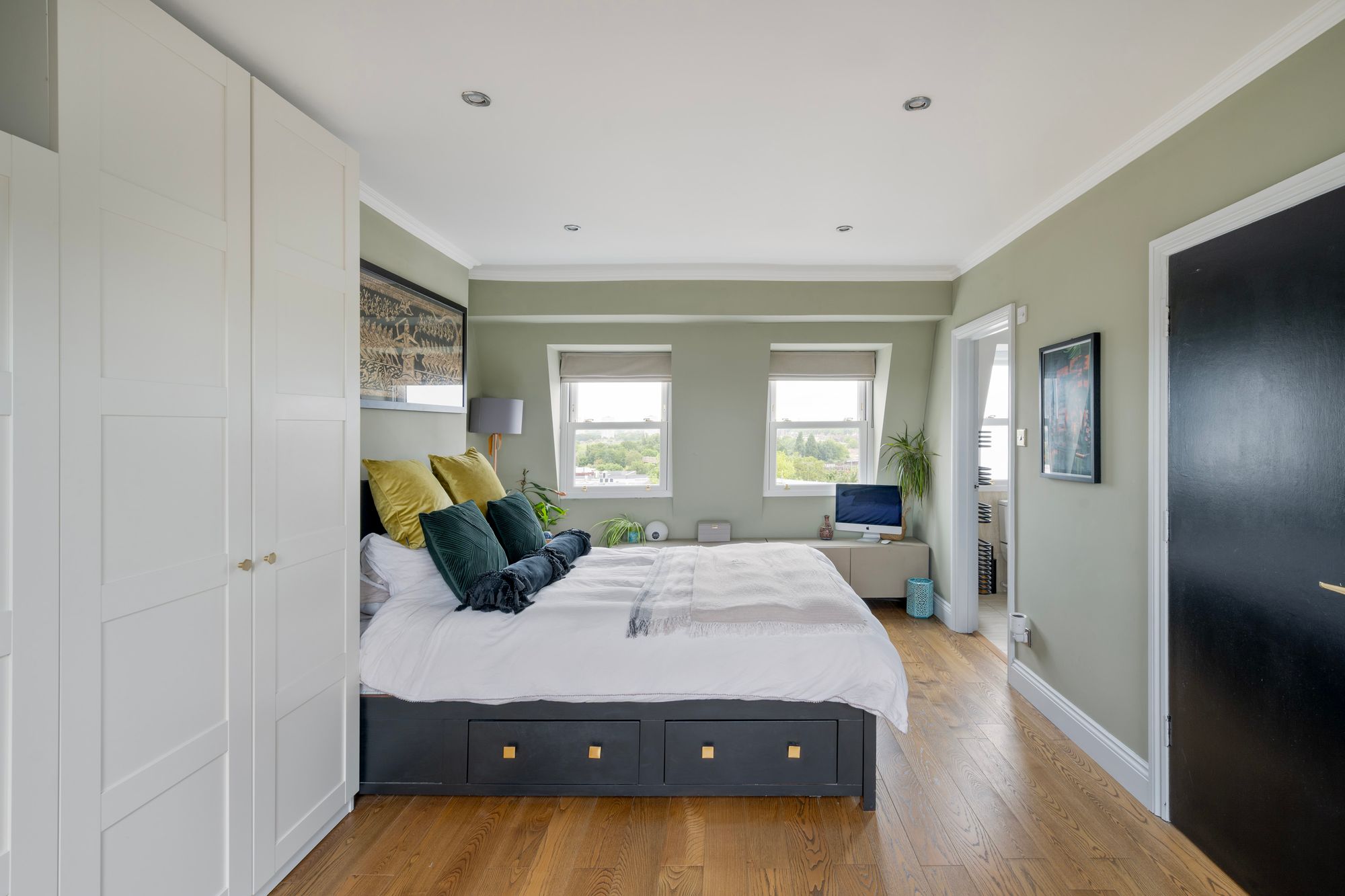 3 bedroom flat for sale 0