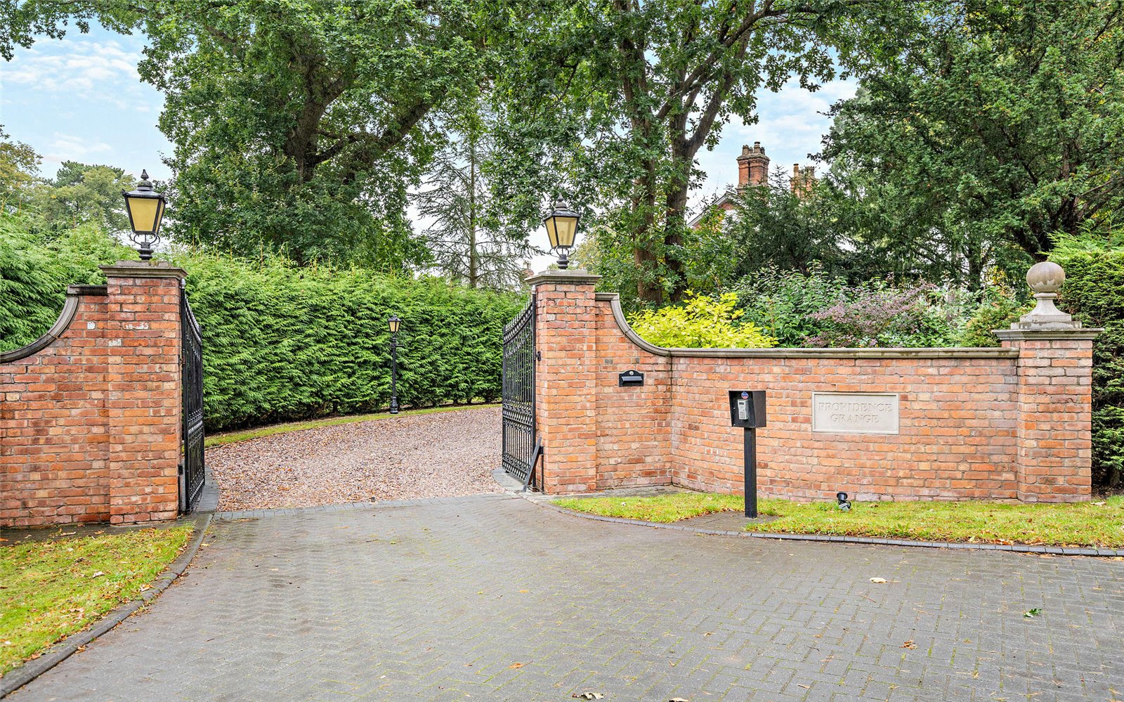 5 bedroom detached house for sale 0