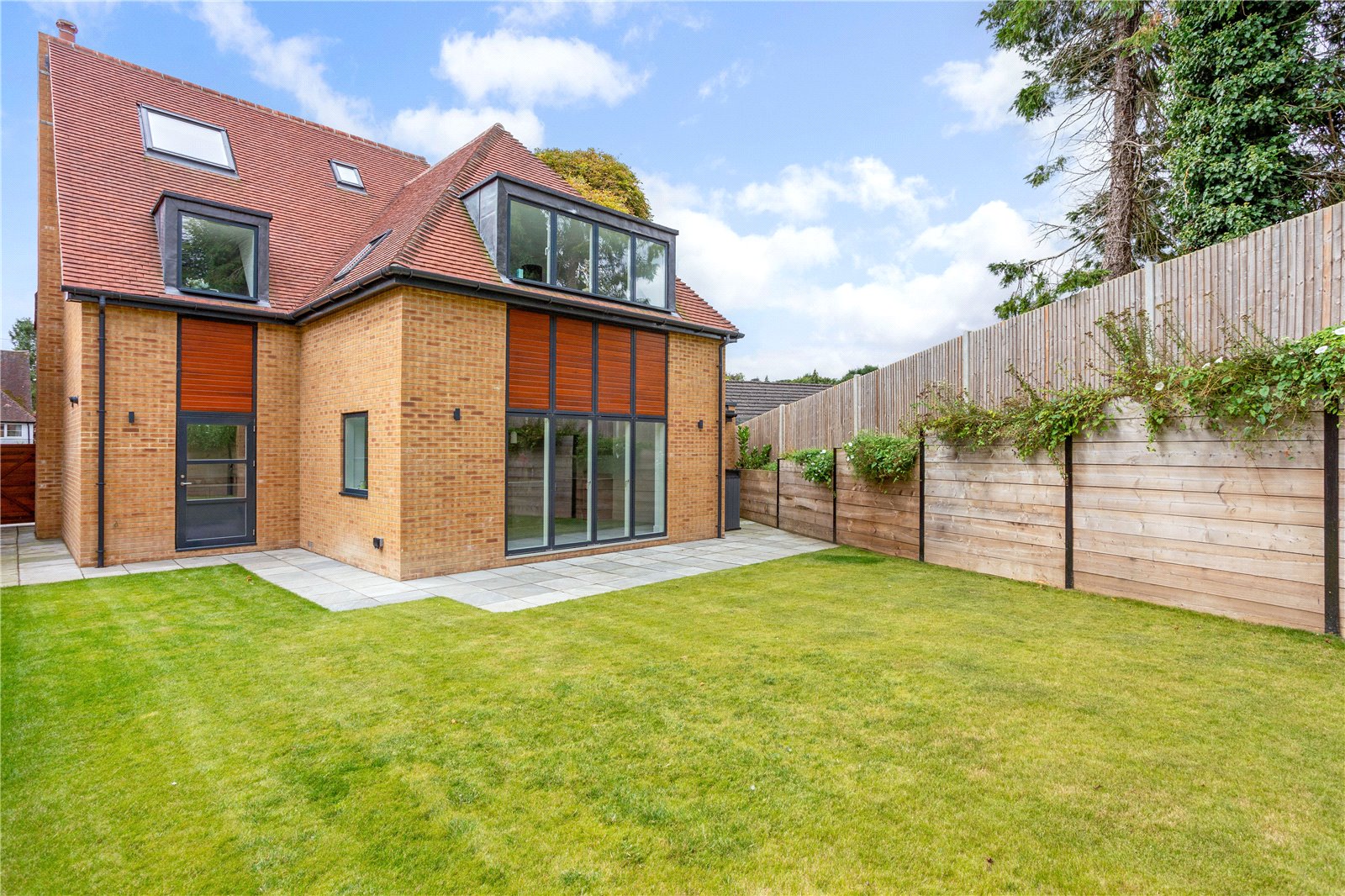 5 bedroom detached house for sale 0