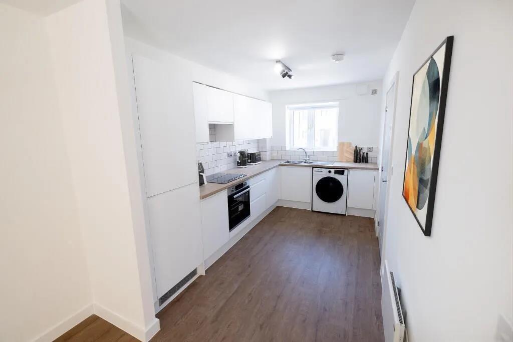27p, Grosvenor Park Road, London photo 5