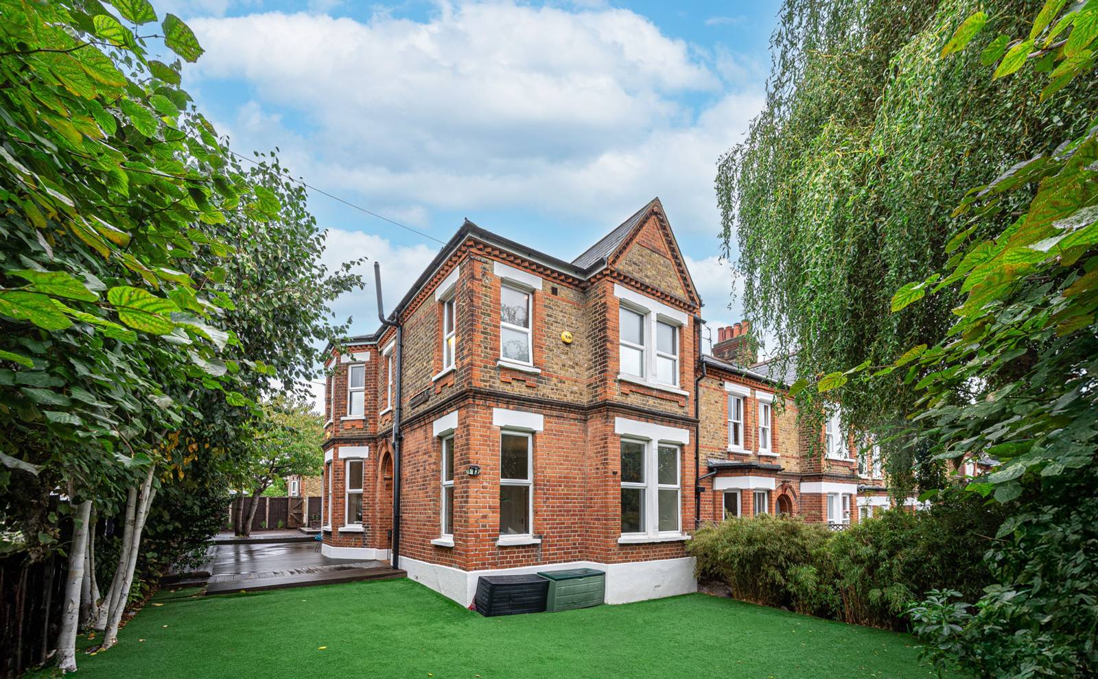 4 bedroom semi-detached house for sale 0