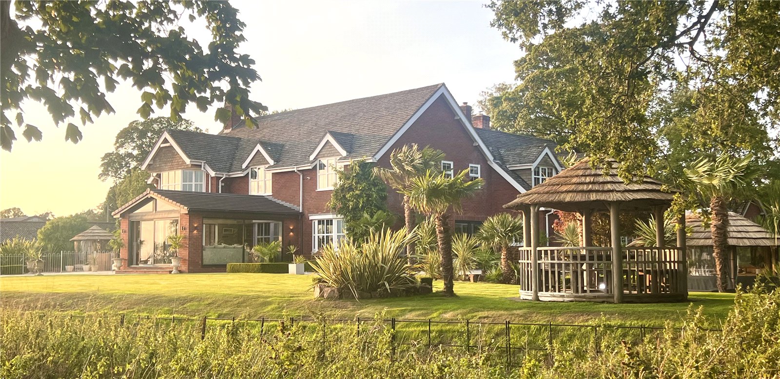 6 bedroom detached house for sale 0