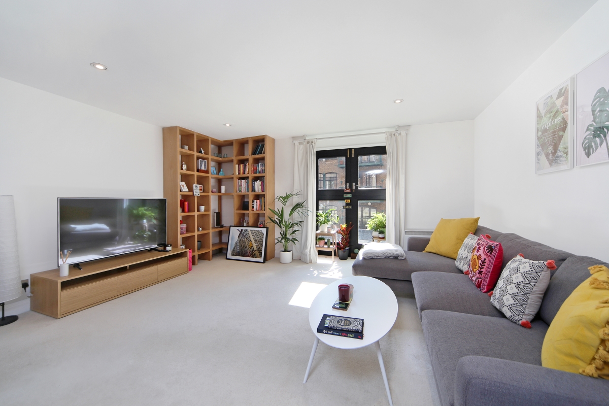Flat, 570 sq ft