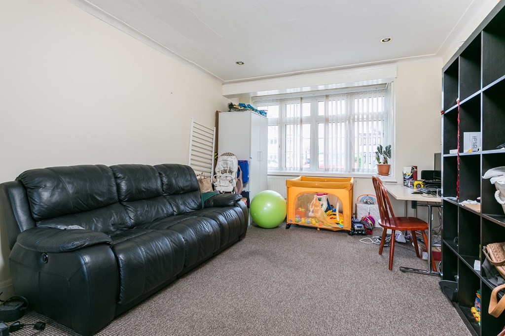 Free property report 66 Baron Gardens, Barkingside, Ilford, IG6 1PB