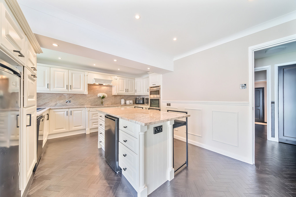 5 bedroom detached house for sale 0