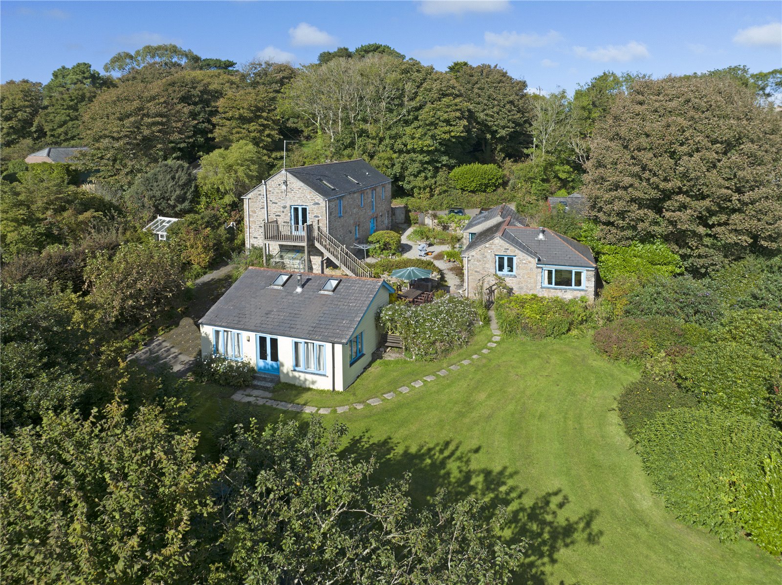 5 bedroom detached house for sale 0