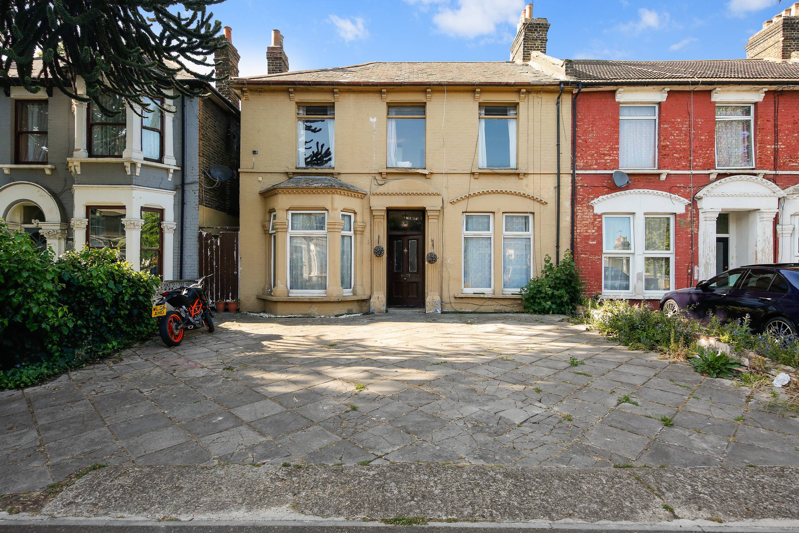 4 bedroom end terrace house for sale 0