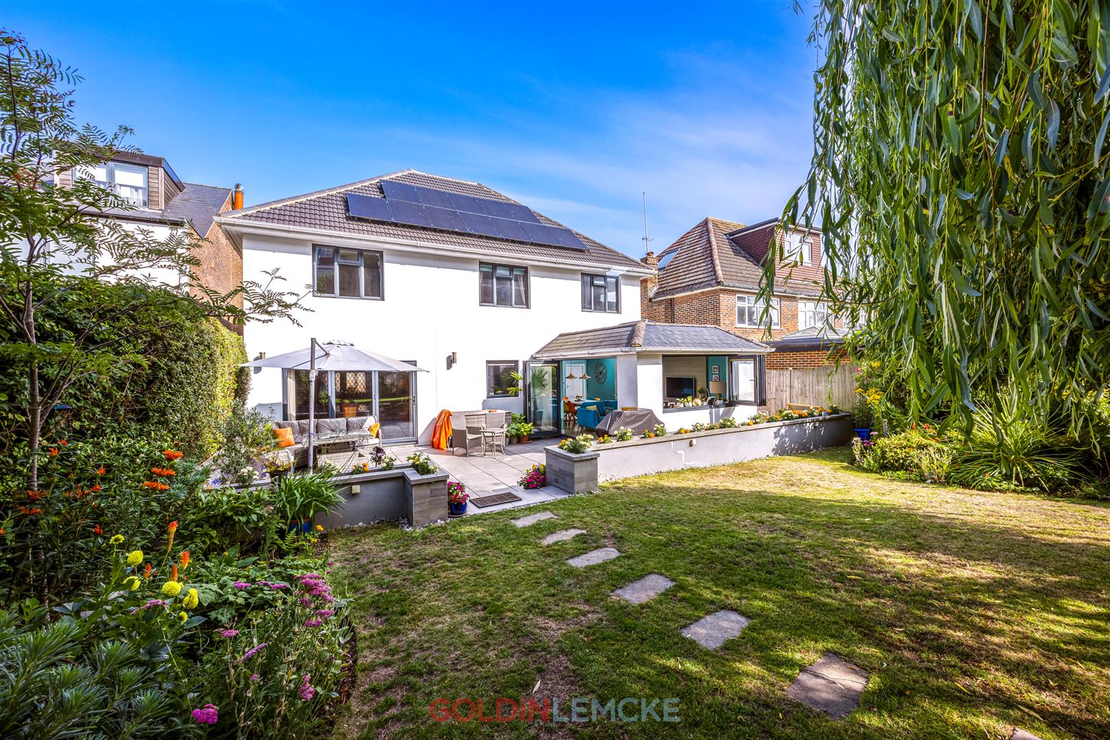 6 bedroom property for sale