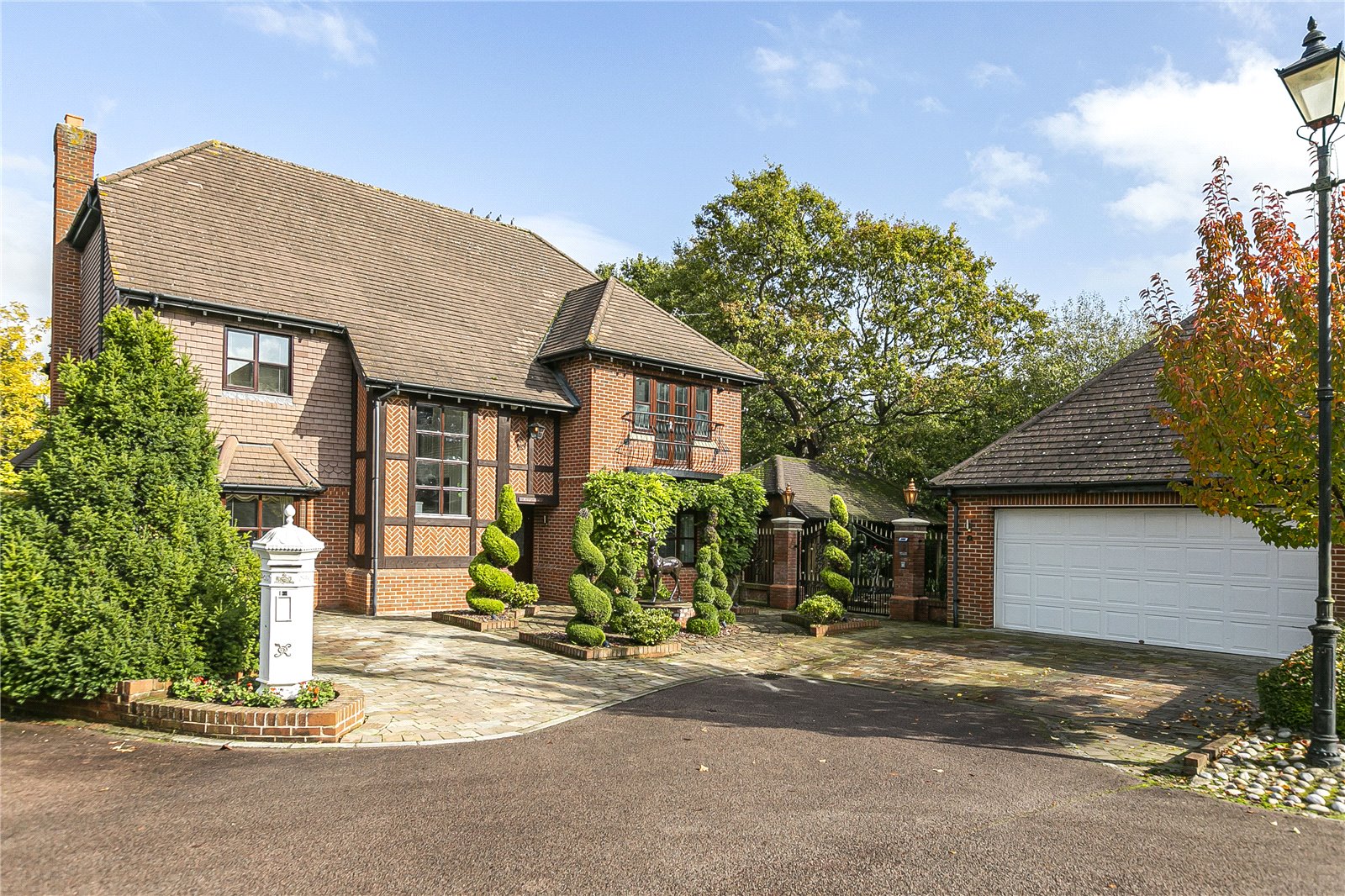 6 bedroom detached house for sale 0