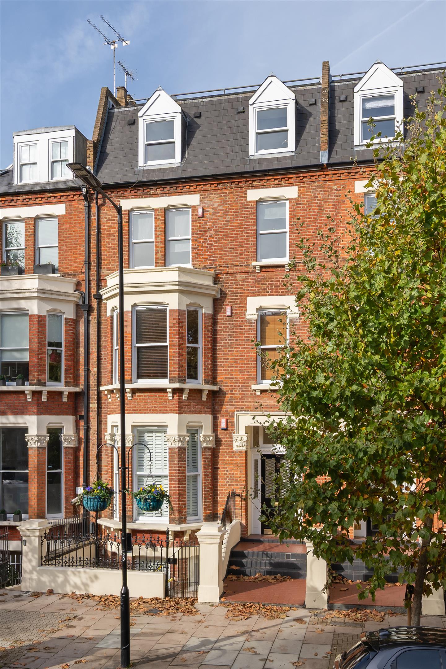 3 bedroom flat for sale 0