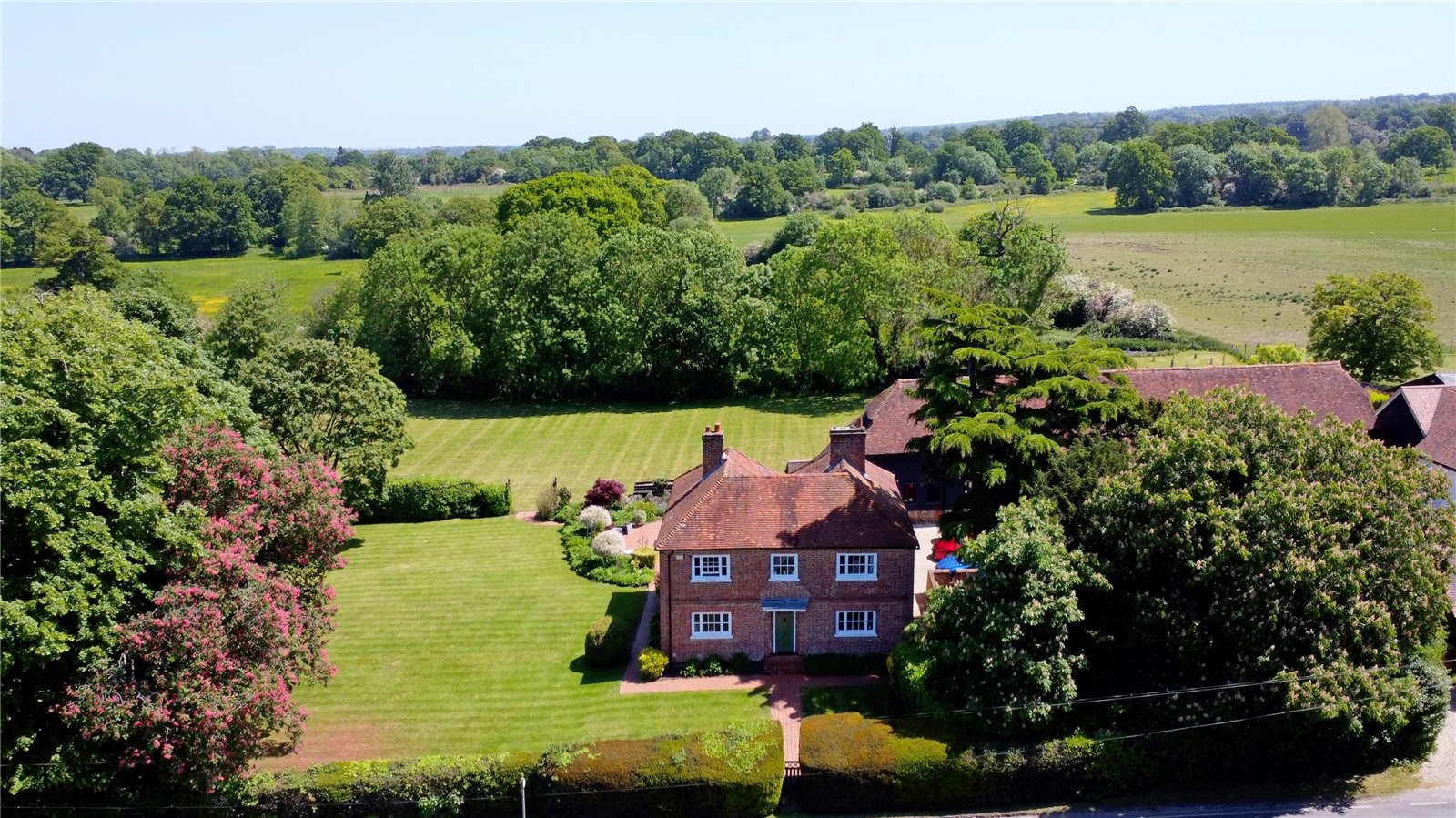 5 bedroom detached house for sale 0