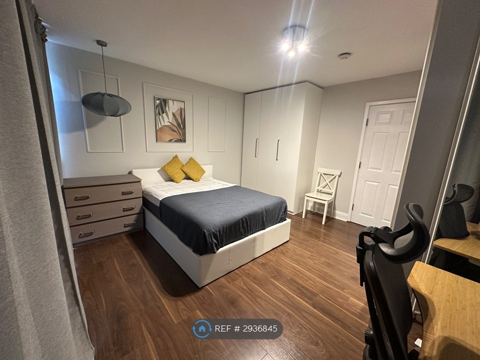 1-bed house on Tresham Crescent, London, £1,620/mo