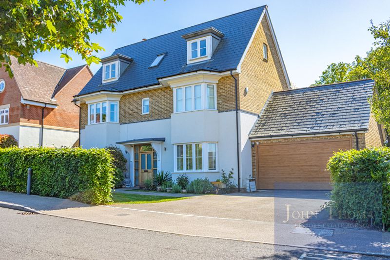 5 bedroom detached house for sale in Chigwell