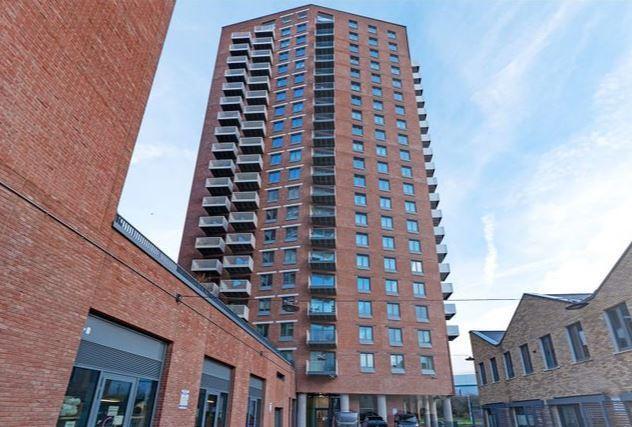 2-bed flat on London, £2,799/mo