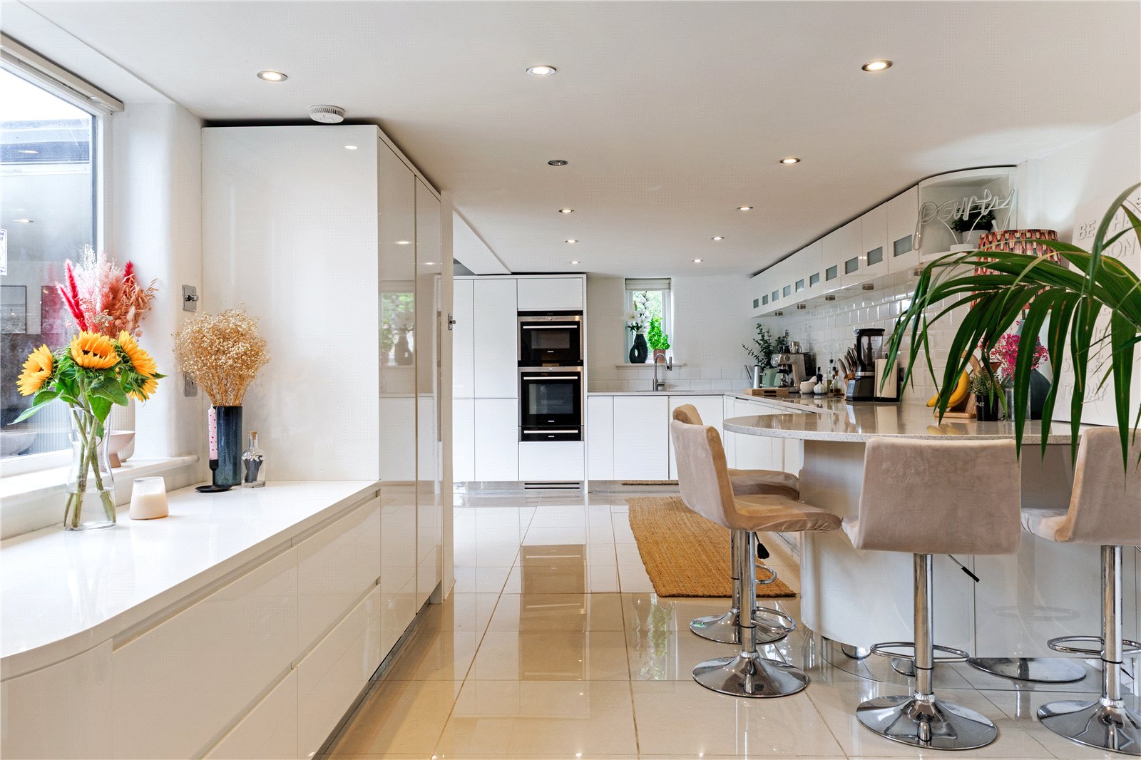 6 bedroom detached house for sale