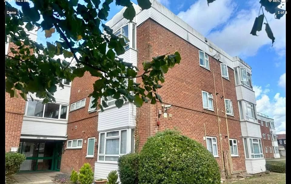 128, Crown Meadow, Slough photo 5