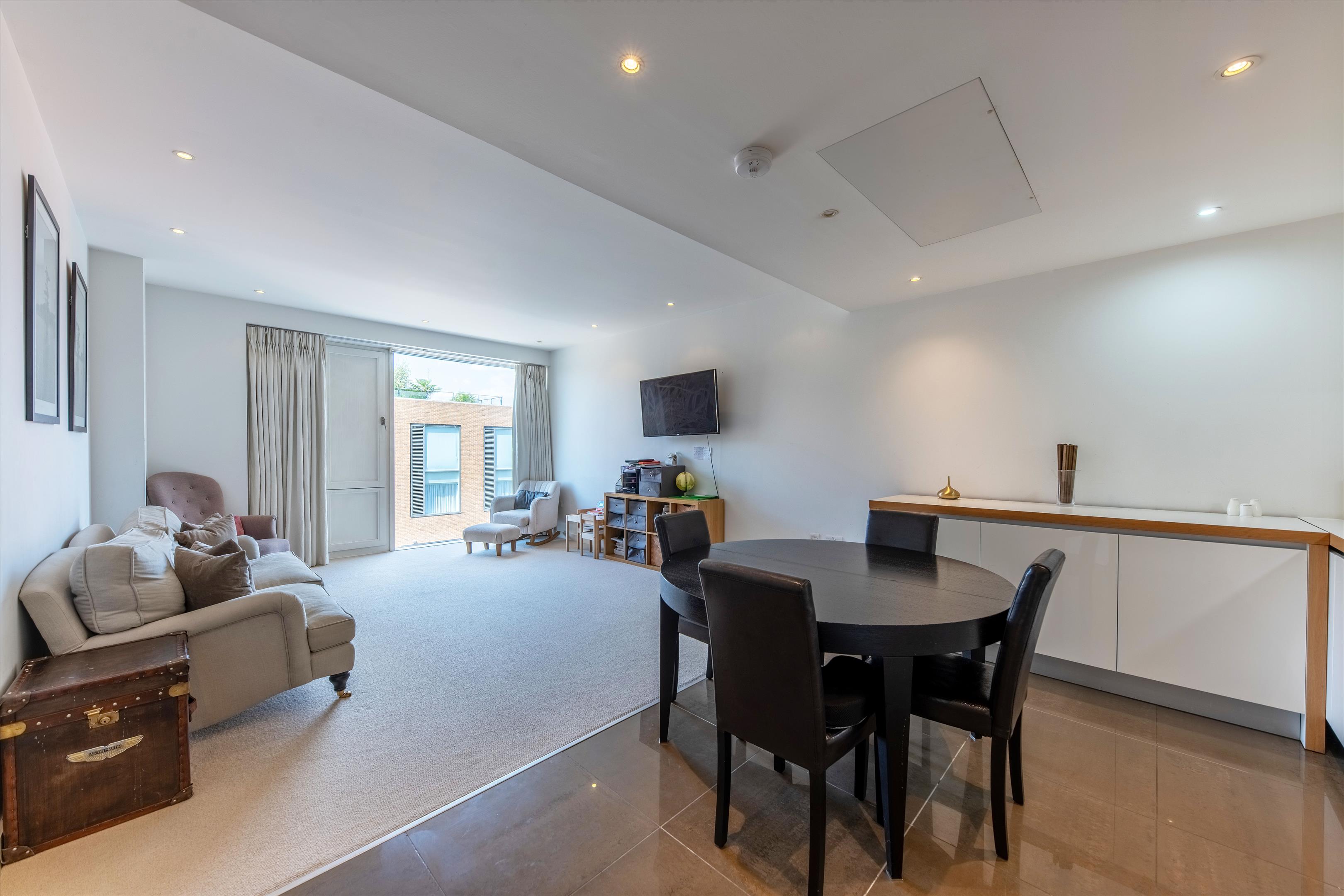 2 bedroom flat for sale 0