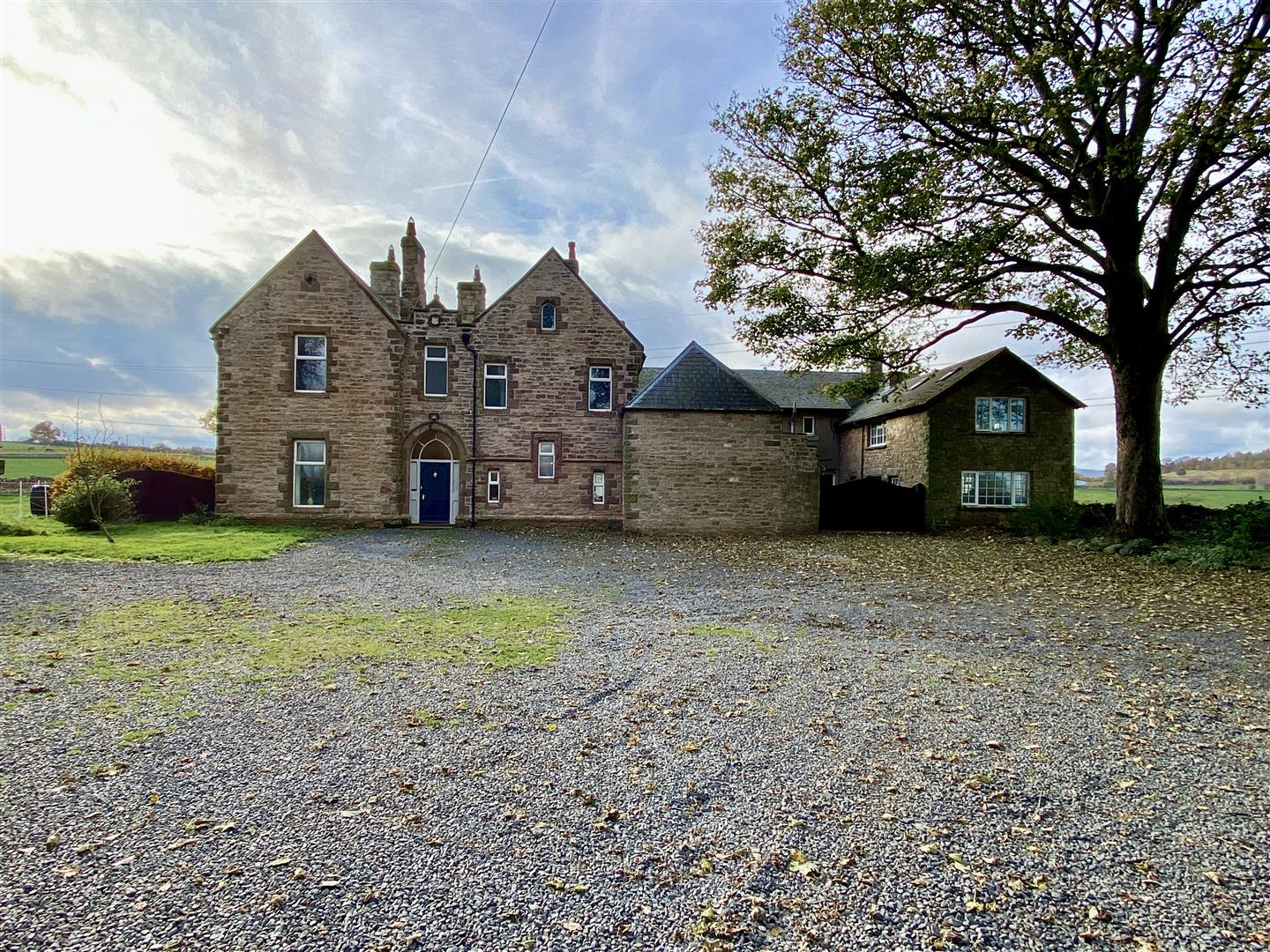 8 bedroom detached house for sale 0