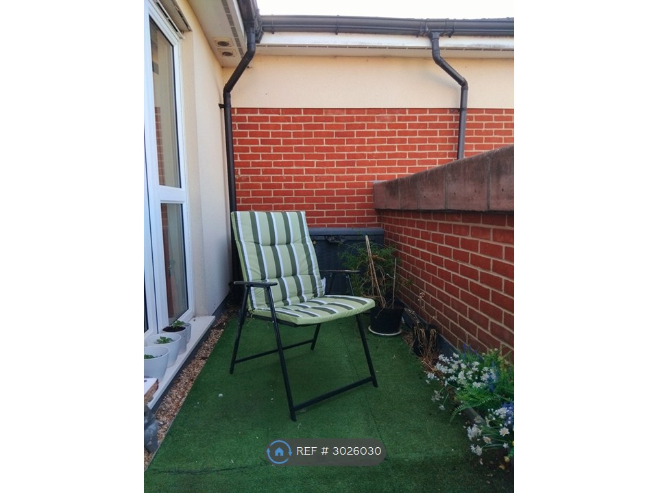 Flat, Kendrahall Road, South Croydon photo 5