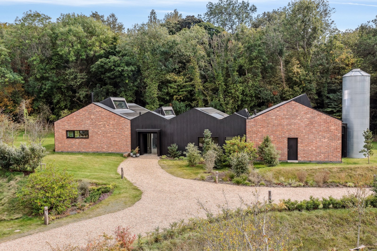 4 bedroom detached house for sale in Horsham