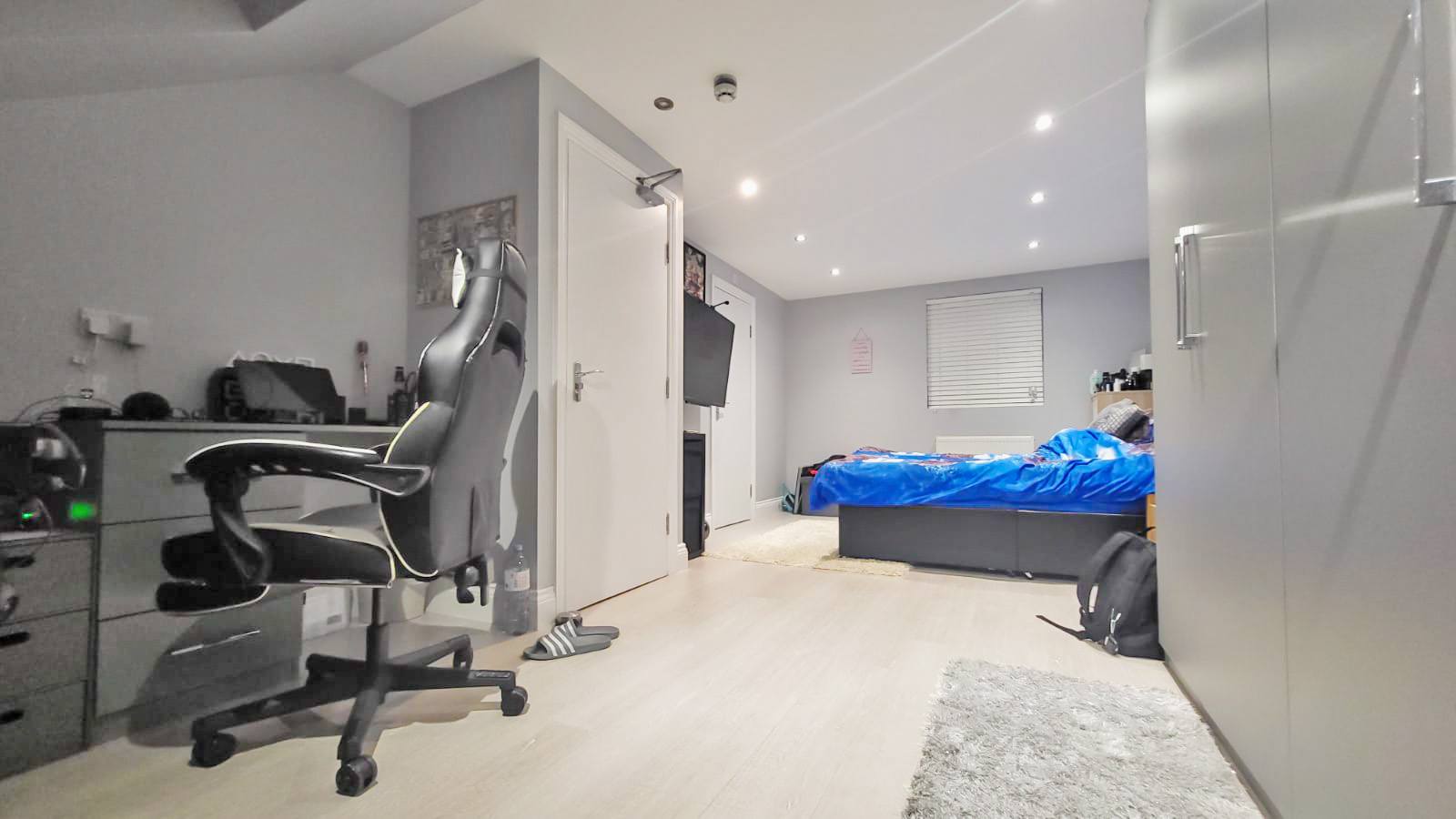 203 Cromwell Road, Hounslow photo 5