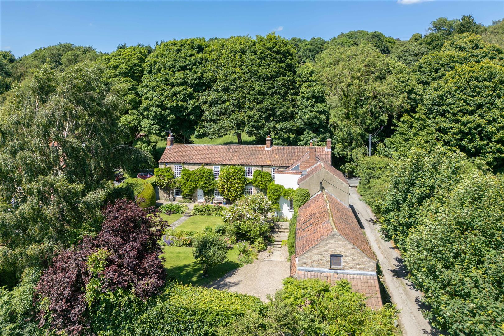 5 bedroom detached house for sale 0