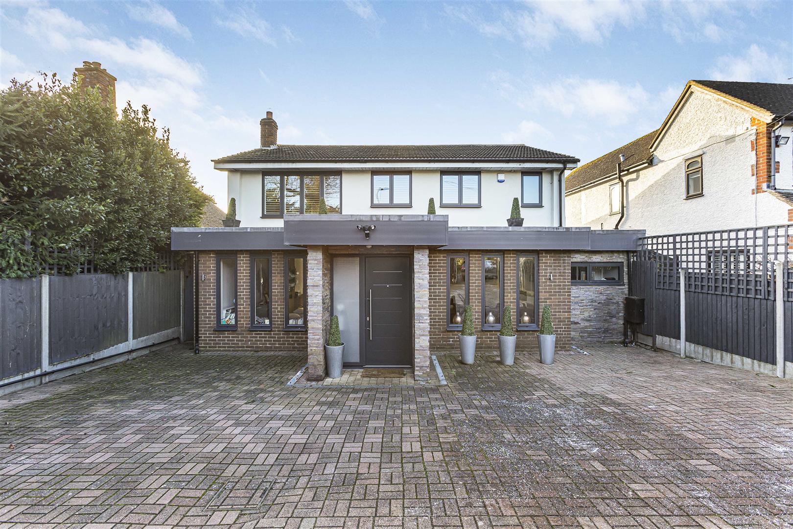 4 bedroom detached house for sale 0