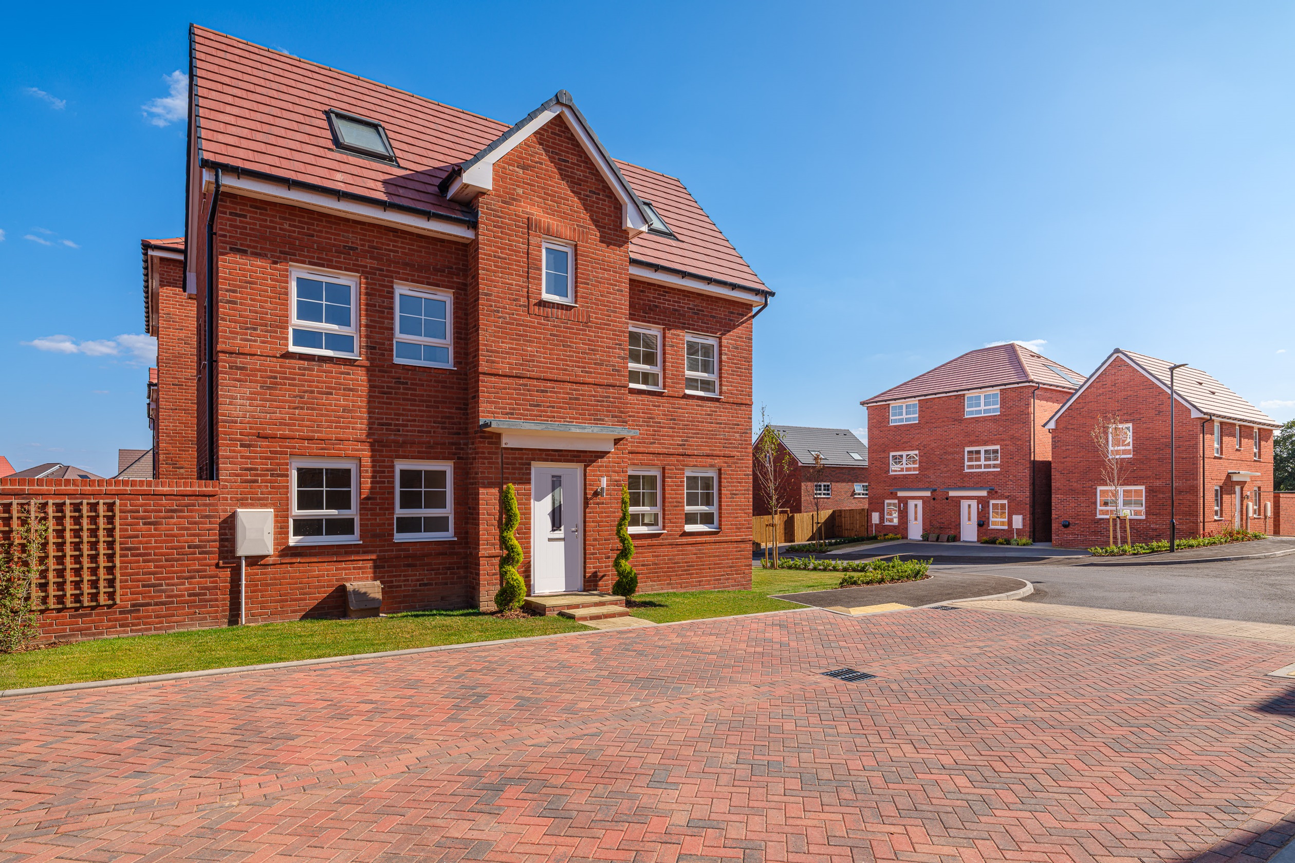 4 bed detached house for sale
