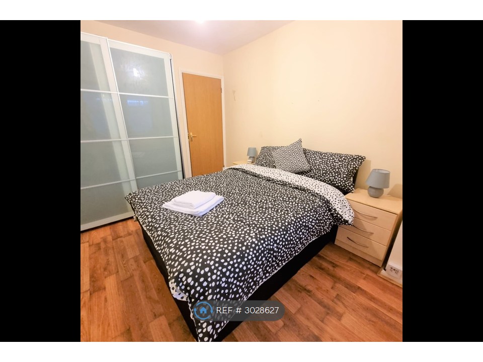 Flat, Sycamore Court Burnt Ash Road, London photo 5