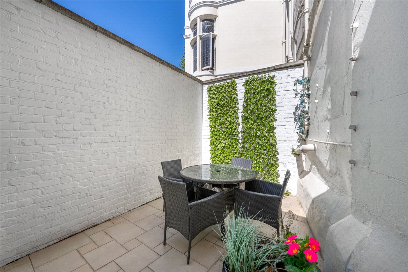 2 bedroom semi-detached house for sale 0